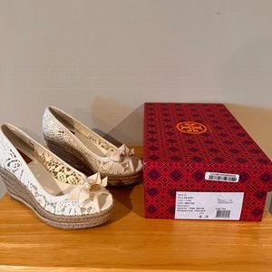 NIB Tory Burch Jackie Wedge Espadrille Crochet 6.5